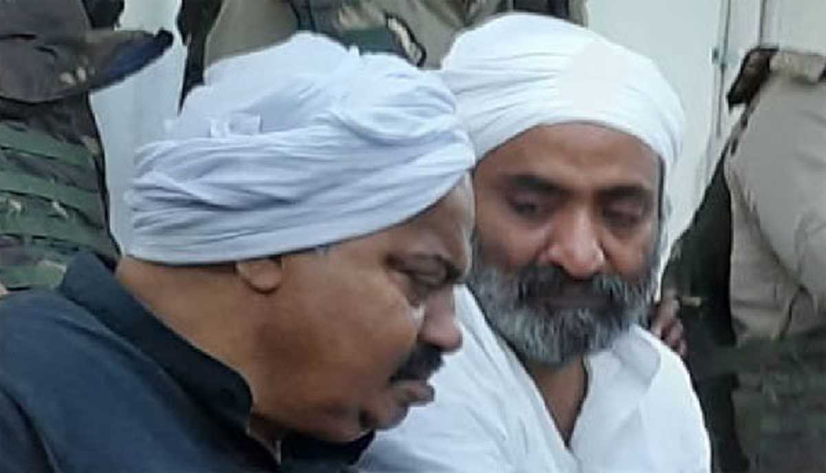 एक आंख में विश्वगुरु, तो दूजे में डॉन बनने का स्वप्न